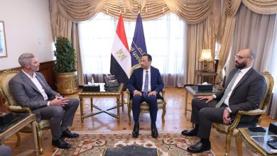 وزير الاتصالات يبحث مع «أمازون ويب سيرفيسز» خطط التوسع في استثمارات الحوسبة السحابية والذكاء الاصطناعي بمصر