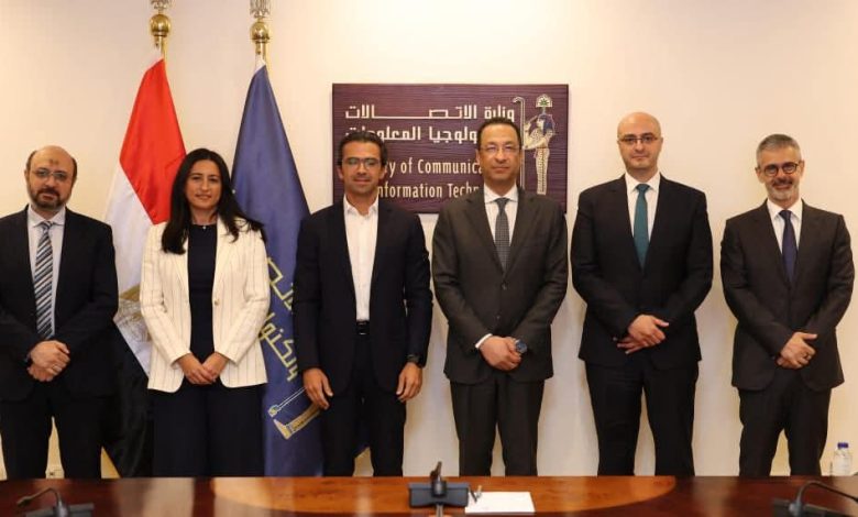 وزير الاتصالات يشهد مراسم منح «حسن علام للبنية الرقمية» ترخيص إنشاء وتشغيل مراكز بيانات باستثمارات 400 مليون دولار