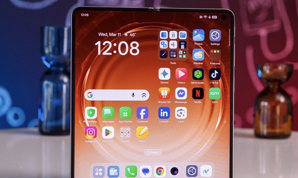 هاتف Oppo الجديد يهدد آيفون.. شاشة عريضة ومواصفات خيالية