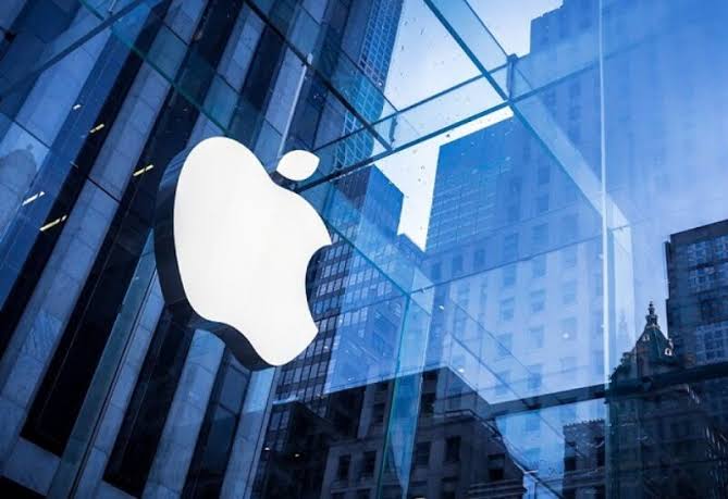لإنقاذ الآيفون والماك.. كواليس طلب آبل الاستثنائي من ترامب للاستعانة بشركة صينية سوداء