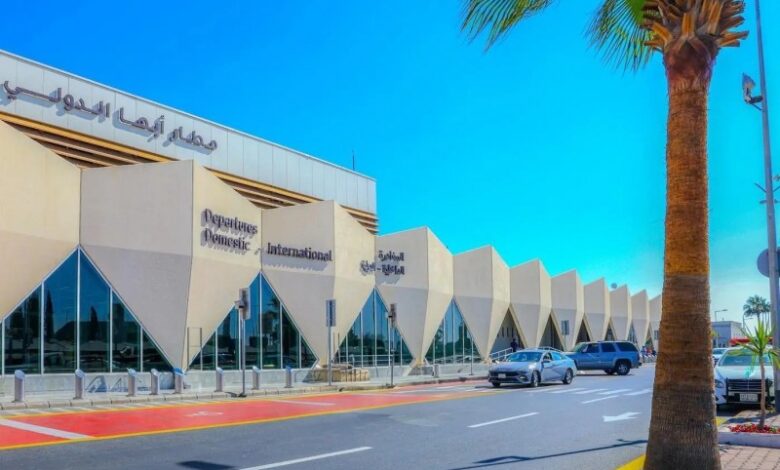 تصعيد عسكري خطير: قصف مطار صنعاء ينهي التهدئة والحوثيون يردون باستهداف مطار أبها