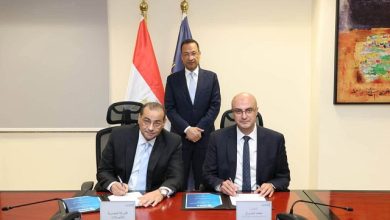 بمشاركة شركات المحمول الأربع.. وزير الاتصالات يشهد توقيع تراخيص شريحة الطفل الجديدة