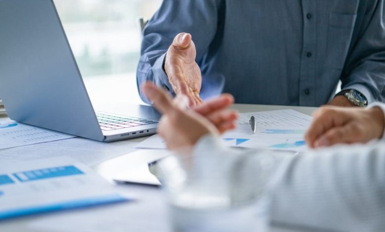 الذكاء الاصطناعي يهدد 300 مليون وظيفة حول العالم.. 10 تخصصات جامعية تواجه أكبر التحديات في سوق العمل