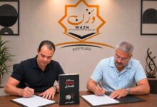 الدكتور أحمد حنفي يوقع عقد كتاب من الفكرة للفشل مع دار وَزْن