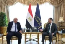 وزير الاتصالات يبحث مع محافظ مطروح تطوير الخدمات الرقمية.. ألياف ضوئية وتشخيص طبي عن بُعد