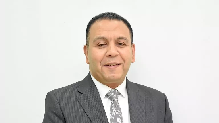 أسبوع إضافي قبل المدارس؟ خبير تربوي يكشف أسباب تأجيل الدراسة ويطالب بموعد جديد