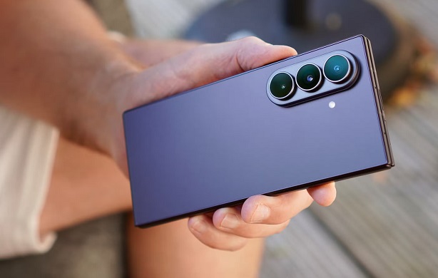 سامسونج في مأزق بسبب Galaxy Z Fold 8 Ultra.. هل يستحق الهاتف الأغلى فارق السعر؟