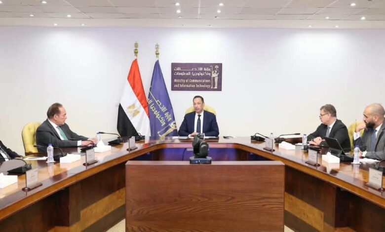 وزير الاتصالات: 400 خدمة على منصة مصر الرقمية و15 مليون هاتف محمول مستهدف إنتاجها في 2026