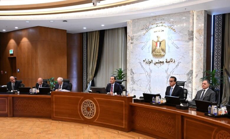 ماذا بعد قرارات الحكومة الجديدة؟.. عودة العمل الأحد وبرنامج لتأهيل القيادات و3 مستشفيات على خريطة التطوير