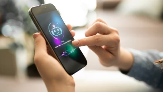 الذكاء الاصطناعي يعيد تشكيل سلوك البشر؟ دراسة تحذر من تأثير خفي لروبوتات الدردشة