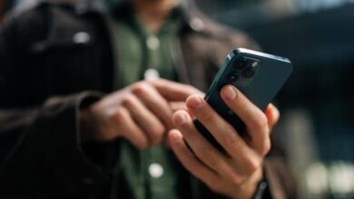 الذكاء الاصطناعي يقلد الأصوات واللهجات.. كيف تتحول مكالمات الاحتيال إلى فخ يصعب اكتشافه؟