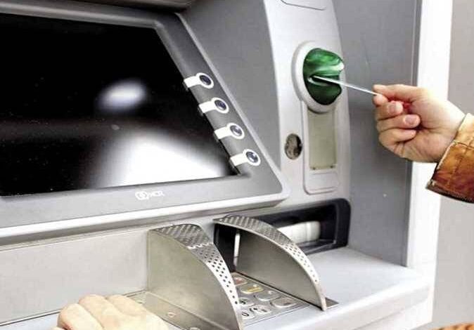 «أوعى ترمي الإيصال».. 6 أخطاء خطيرة احذرها عند استخدام ماكينات ATM لحماية أموالك
