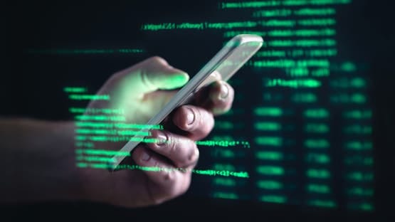 إعلان مزيف يخدعك لاختراق جهازك.. تحذير لمستخدمي ويندوز وماك من هجمات «ClickFix»