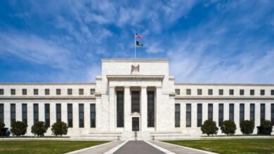 الفيدرالي الأمريكي يرفع سعر الفائدة لأول مرة منذ 3 سنوات.. إلى أين تتجه الأسواق؟