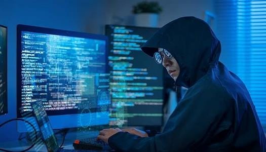 مكالمة من البنك أم عملية نصب؟ استشاري تشريعات رقمية يكشف أشهر حيل الاحتيال الإلكتروني لسرقة أموالك