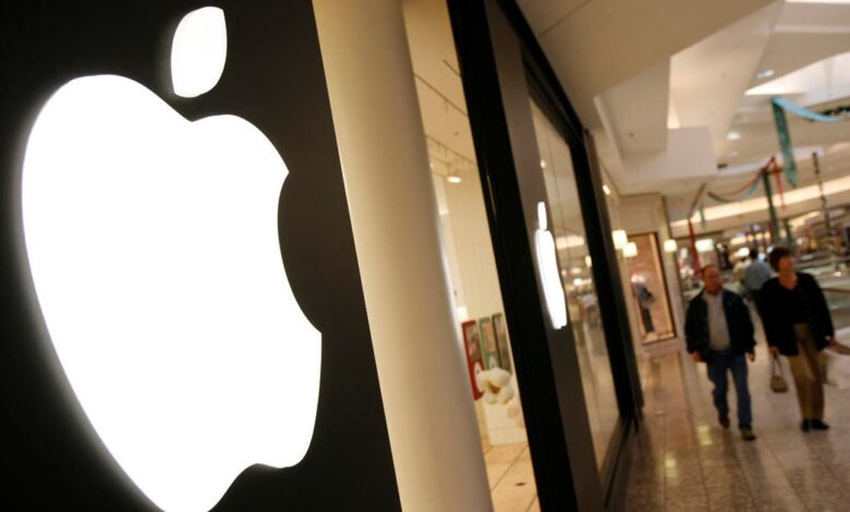أبل تستعد لإطلاق 3 أجهزة جديدة.. ماك بوك بشاشة لمس وApple TV وHomePad