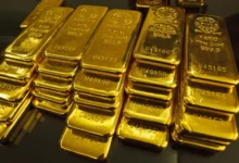 الذهب يتراجع قبل اجتماع الفيدرالي الأمريكي.. ارتفاع النفط يعزز ضغوط التضخم