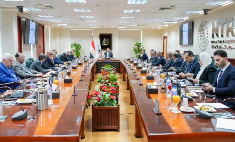 وزير الاتصالات يكشف خطة تطوير صناعة الاتصالات في مصر.. تصنيع محلي ومراكز بيانات وذكاء اصطناعي لزيادة الصادرات وجذب الاستثمارات