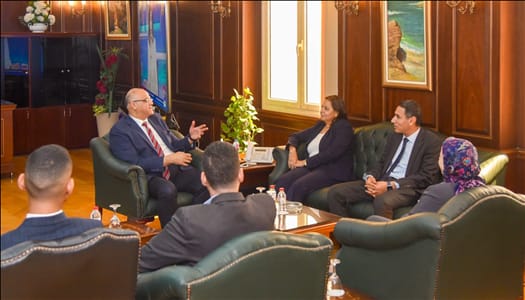 محافظ الإسكندرية يبحث مع تنظيم الاتصالات تعزيز الأمن السيبراني وحماية الأطفال من مخاطر الإنترنت