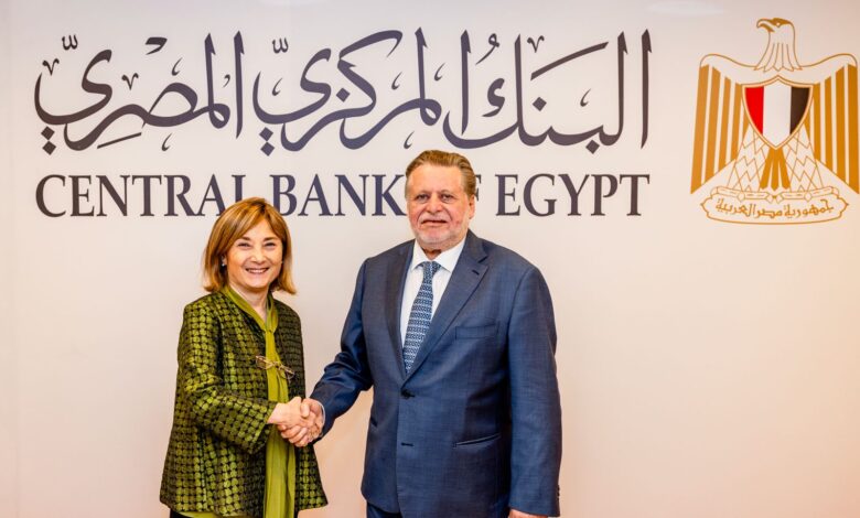 محافظ البنك المركزي المصري يبحث مع بنك الاستثمار الأوروبي تعزيز التعاون والتمويل المستدام