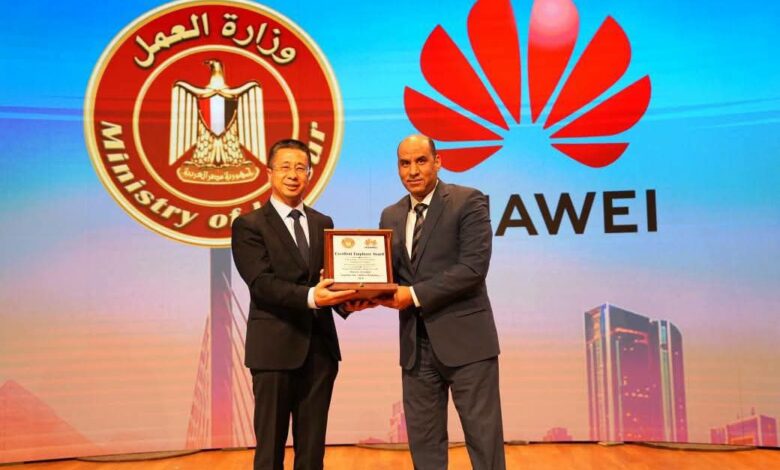 وزير العمل يفتتح ملتقى هواوي للتوظيف بمشاركة 120 شركة وإتاحة 2000 فرصة عمل للشباب