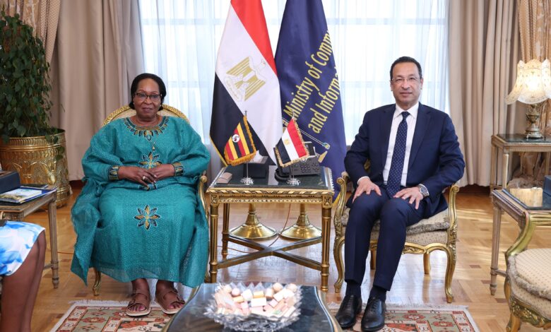 وزير الاتصالات يبحث مع وزيرة الاتصالات الأوغندية تعزيز التحول الرقمي والاستفادة من خبرات مصر في الذكاء الاصطناعي